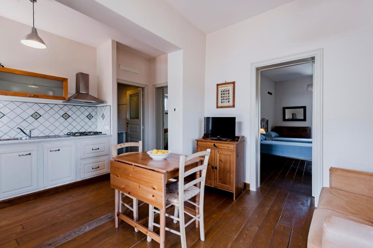 Gli Iris Apartments By Wonderful Italy ลิงกัวกลอสซา ภายนอก รูปภาพ